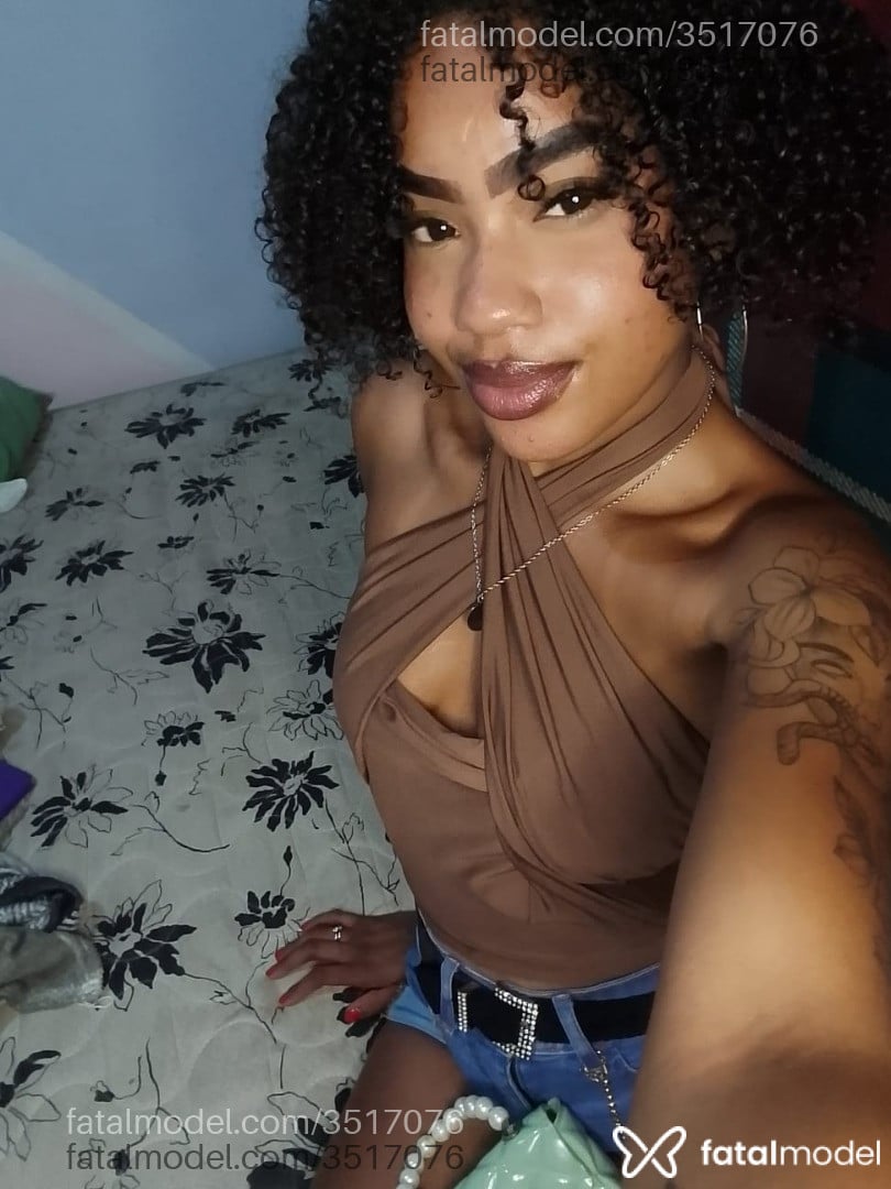 Acompanhante mulher morena (o) de olhos castanhos - Camila Acompanhante mulher morena (o) de olhos castanhos - Camila