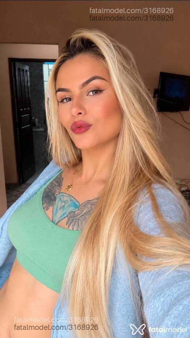 Acompanhante mulher loira (o) de olhos castanhos - Yasmin Perez