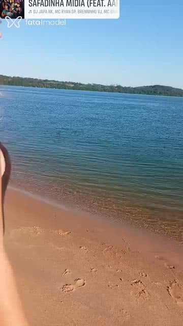 Acompanhante mulher loira (o) de olhos castanhos - Camila