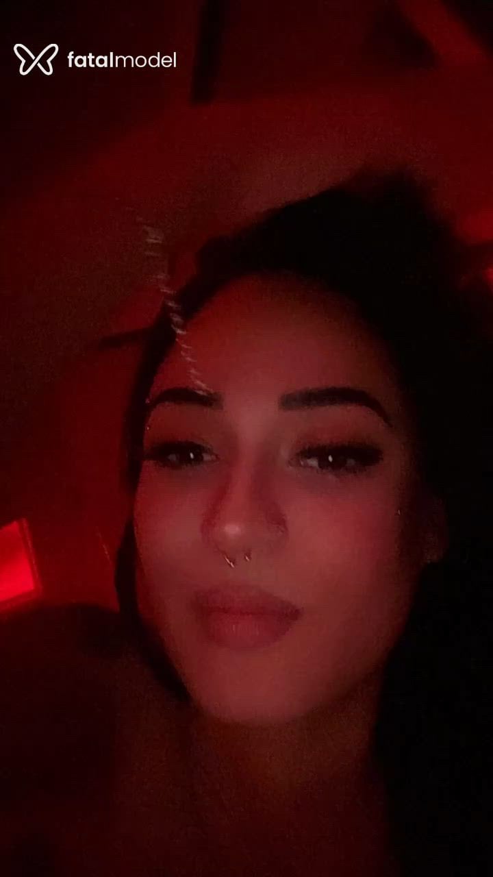 Acompanhante mulher morena (o) de olhos castanhos - Suiane Bittencourt