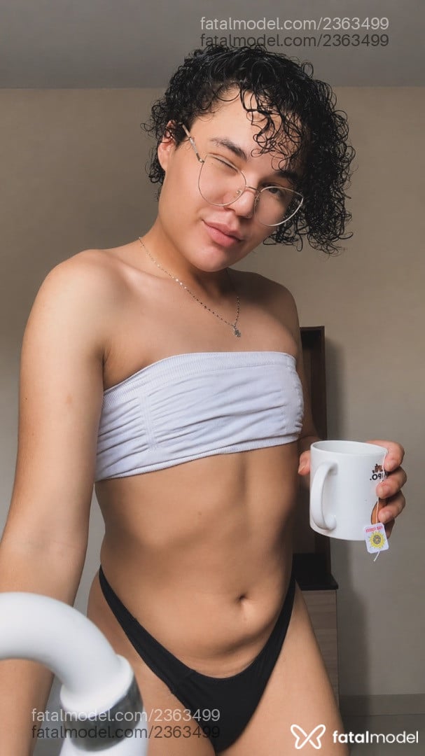 Acompanhante mulher trans morena (o) de olhos castanhos - Raissa