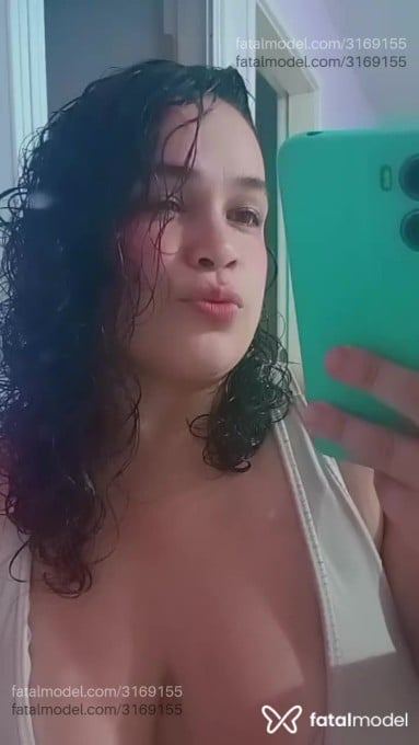 Acompanhante mulher com cabelo castanho de olhos mel em Viamão - Pietra Silva
