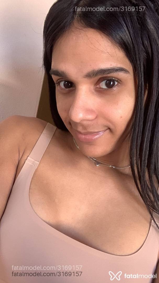 Acompanhante mulher trans morena (o) de olhos pretos - Mulatabrazil