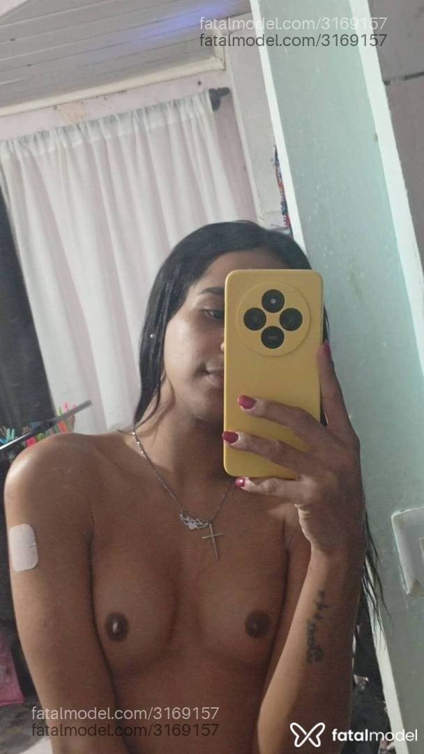 Acompanhante mulher trans morena (o) de olhos pretos - Mulatabrazil