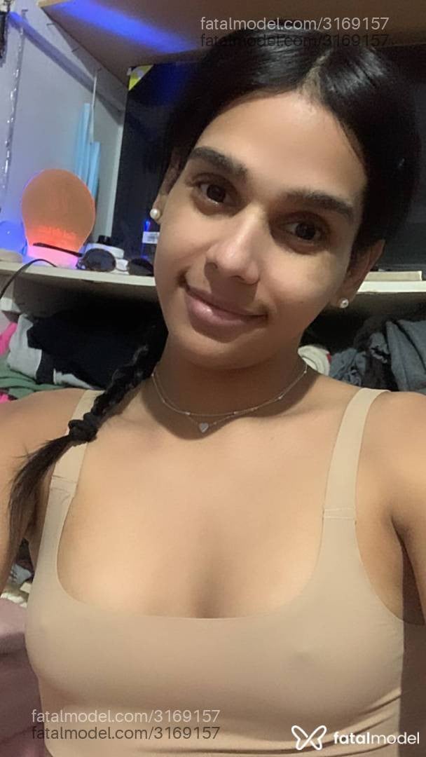 Acompanhante mulher trans morena (o) de olhos pretos - Mulatabrazil