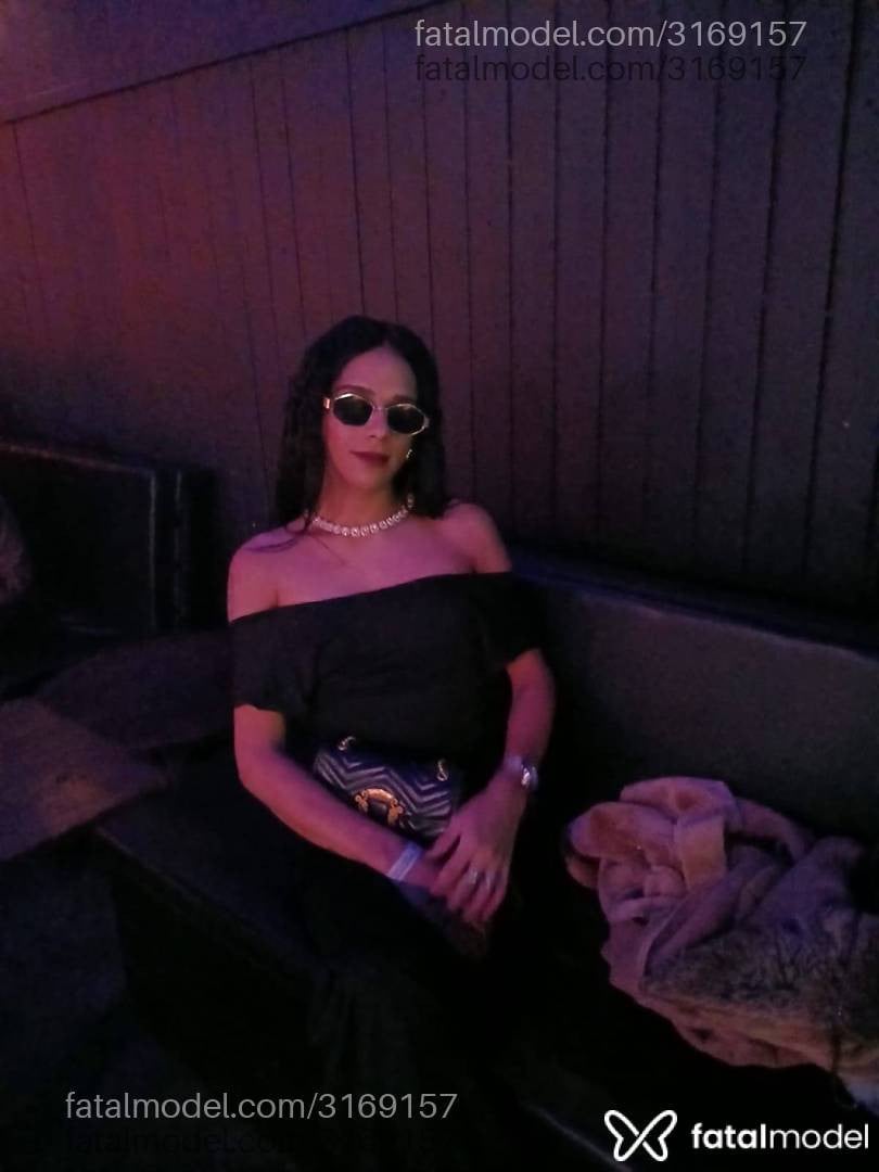 Acompanhante mulher trans morena (o) de olhos pretos - Mulatabrazil