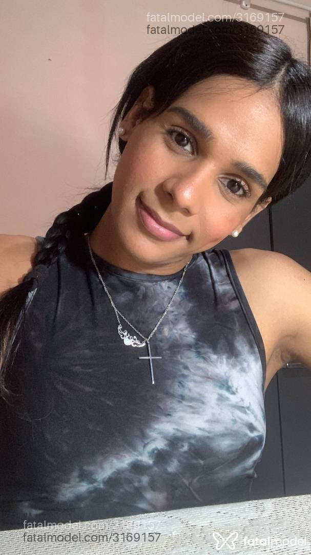 Acompanhante mulher trans morena (o) de olhos pretos - Mulatabrazil