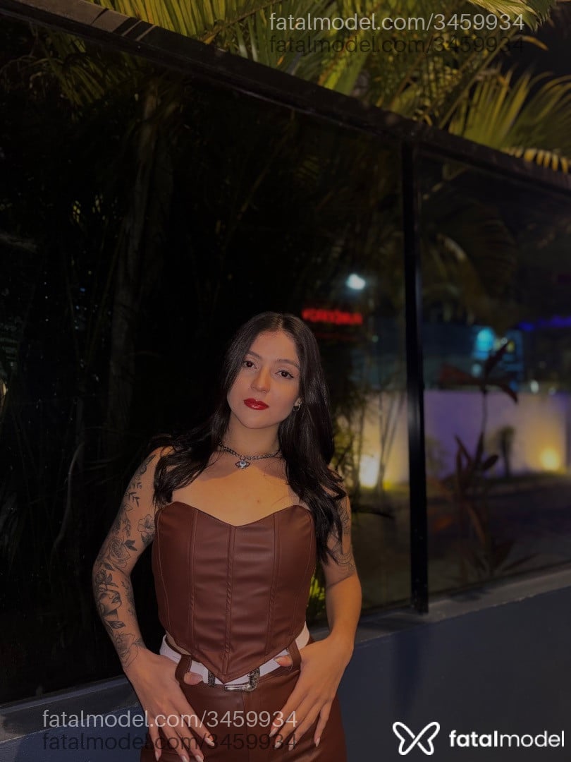 Acompanhante mulher morena (o) de olhos pretos - Laura Santos
