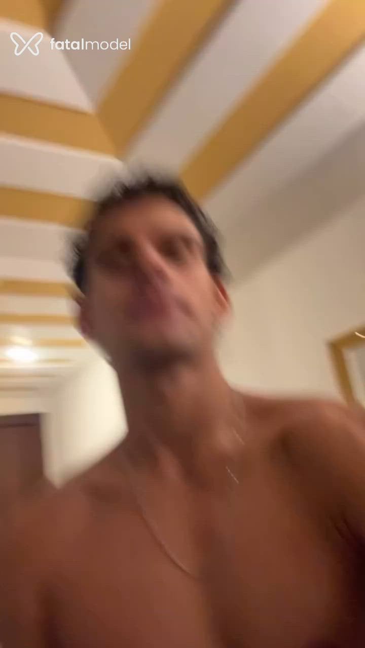 Acompanhante homem com cabelo castanho de olhos mel - Ruan
