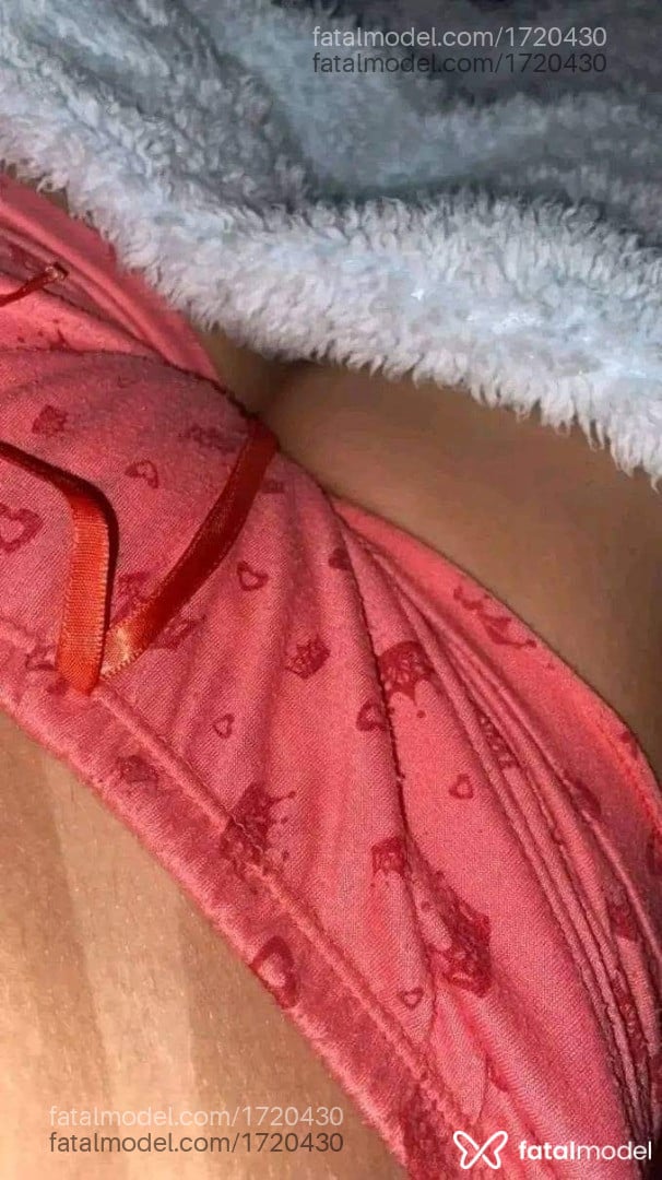Acompanhante mulher trans morena (o) de olhos castanhos - Lua