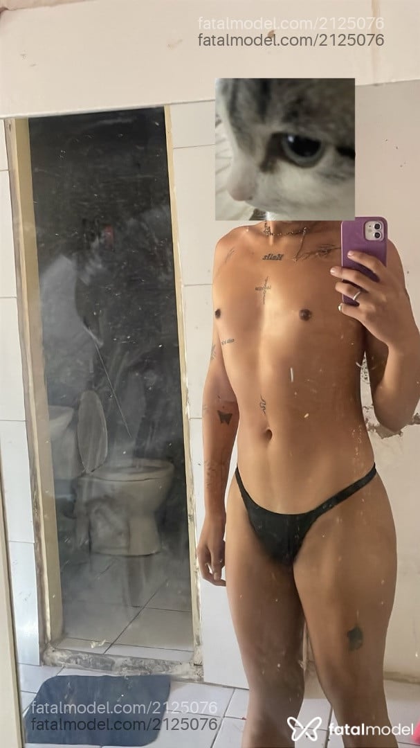 Acompanhante mulher trans morena (o) de olhos pretos - Gabi