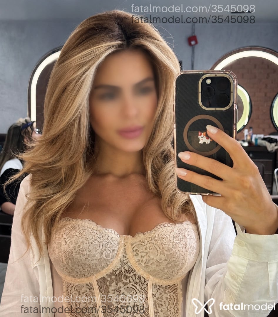 Acompanhante mulher loira (o) de olhos castanhos - Mia Castelli
