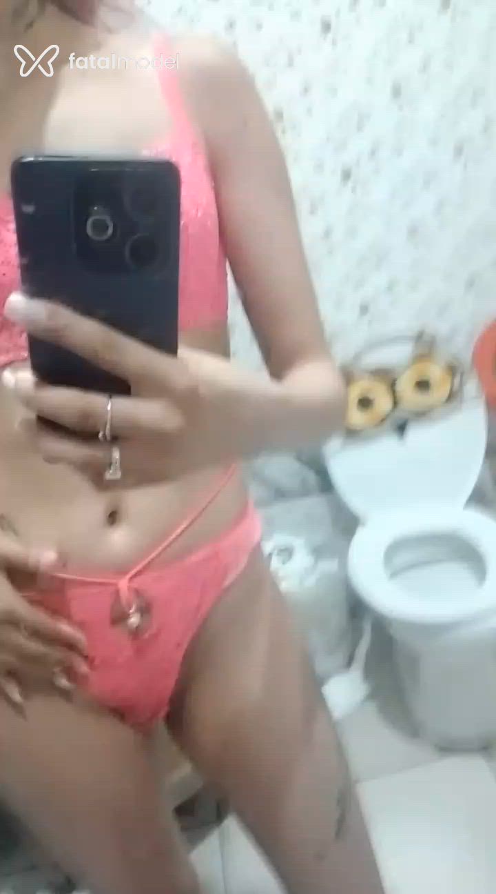 Acompanhante mulher ruiva (o) de olhos castanhos - Belatrix