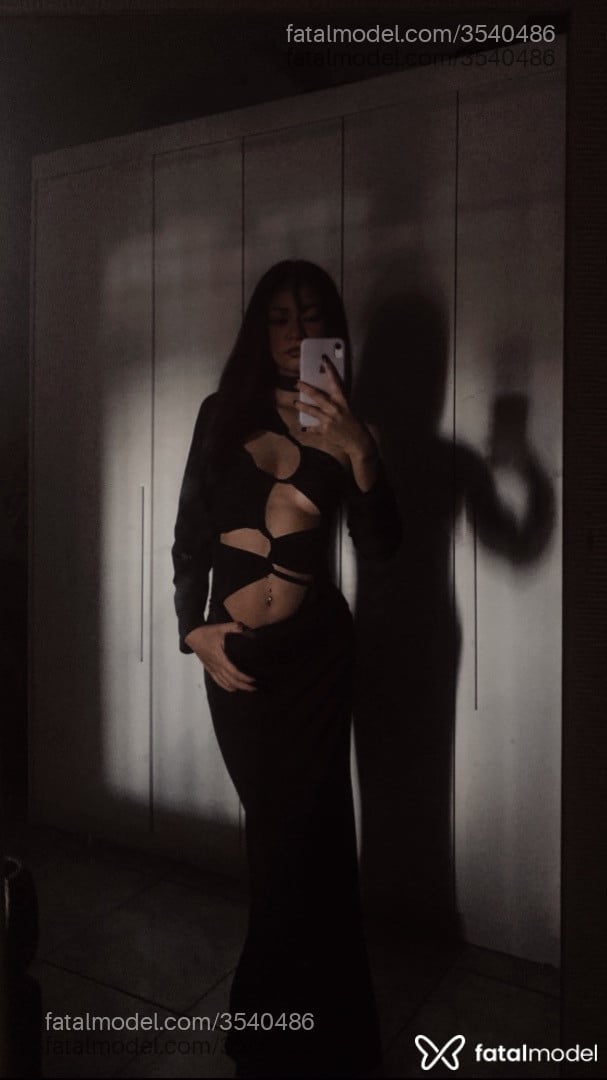 Acompanhante mulher morena (o) de olhos pretos - Madeleine Nox