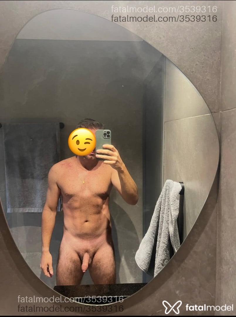 Acompanhante homem com cabelo castanho de olhos castanhos - Gustavo Lux