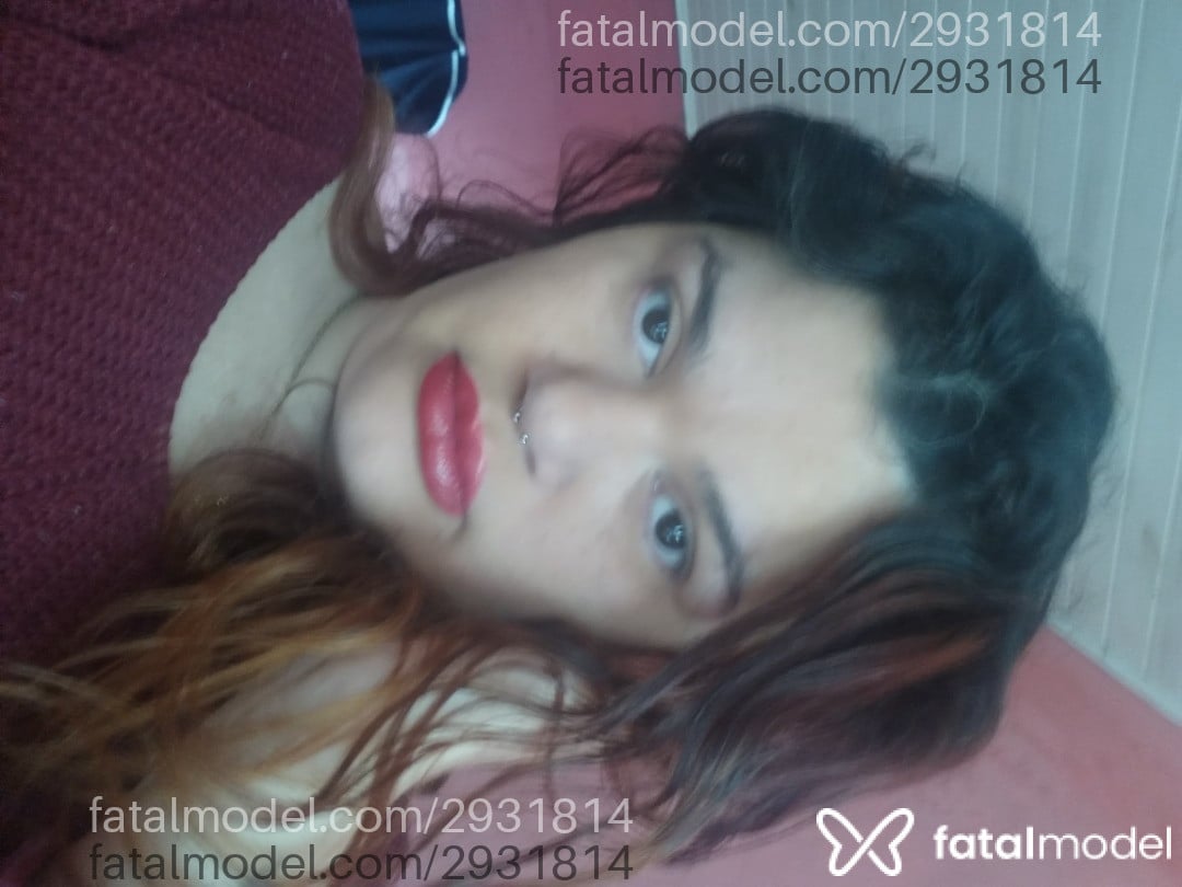Acompanhante mulher ruiva (o) de olhos castanhos - Talita