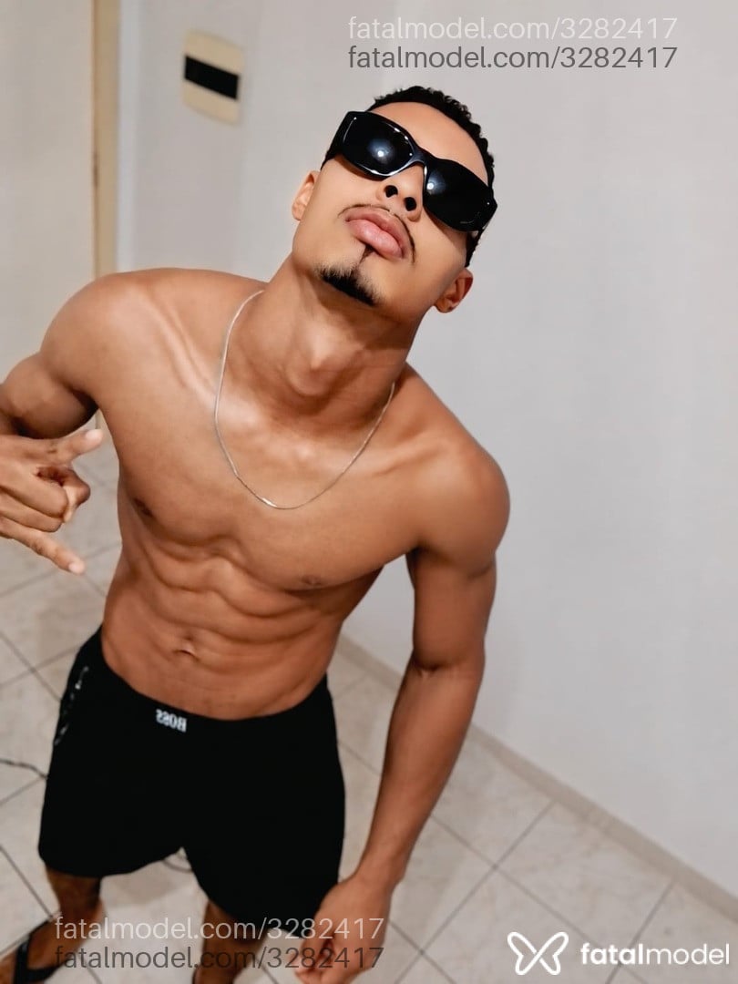 Acompanhante homem morena (o) de olhos castanhos - Lekao