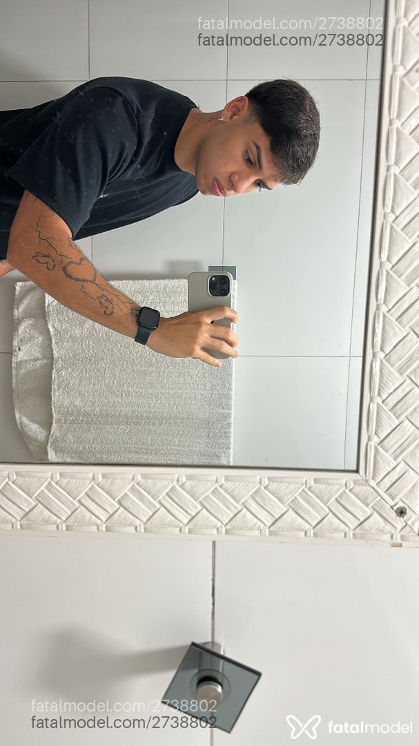 Acompanhante homem com cabelo castanho de olhos castanhos - Gedzin