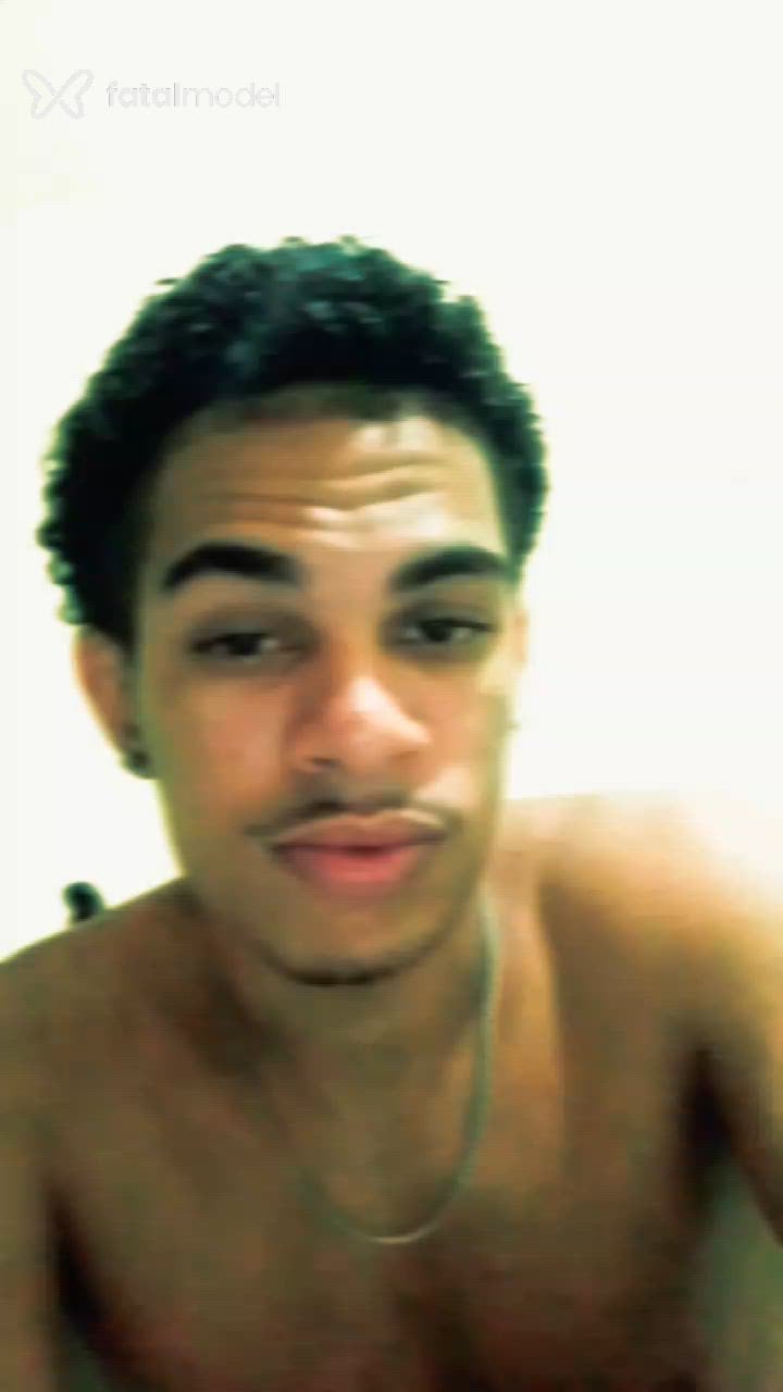 Acompanhante homem com cabelo castanho de olhos castanhos - Fabio