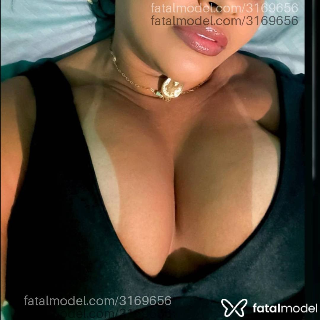Acompanhante mulher morena (o) de olhos pretos - Paula Cristina