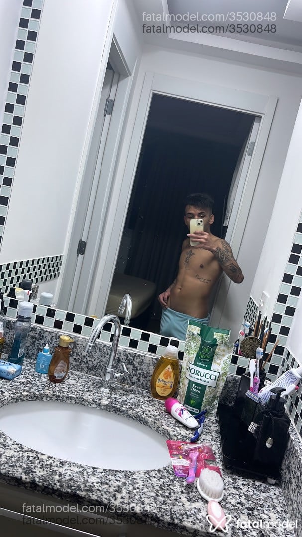 Acompanhante homem morena (o) de olhos pretos - Henrique