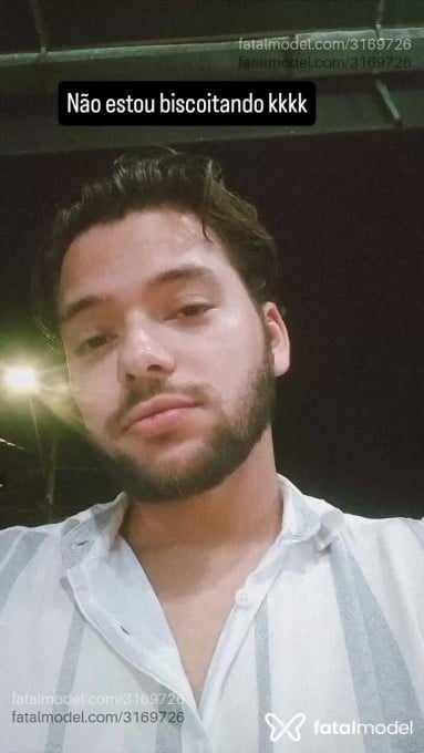 Acompanhante homem com cabelo castanho de olhos castanhos em Joinville Acompanhante homem com cabelo castanho de olhos castanhos em Joinville - Country