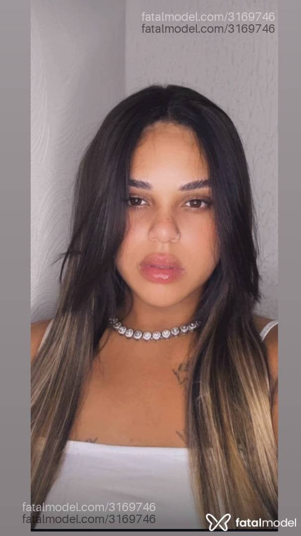 Acompanhante mulher morena (o) de olhos mel em Praia Grande - Livia
