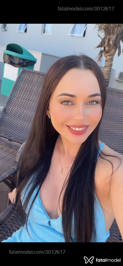 Acompanhante mulher morena (o) de olhos verdes - Catty