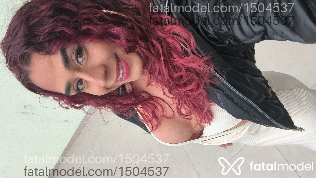 Acompanhante mulher trans com cabelo castanho de olhos castanhos - Alice Gabrielly