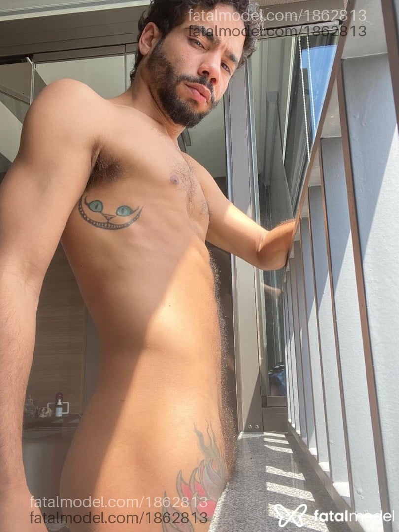 Acompanhante homem com cabelo castanho de olhos castanhos - Alan