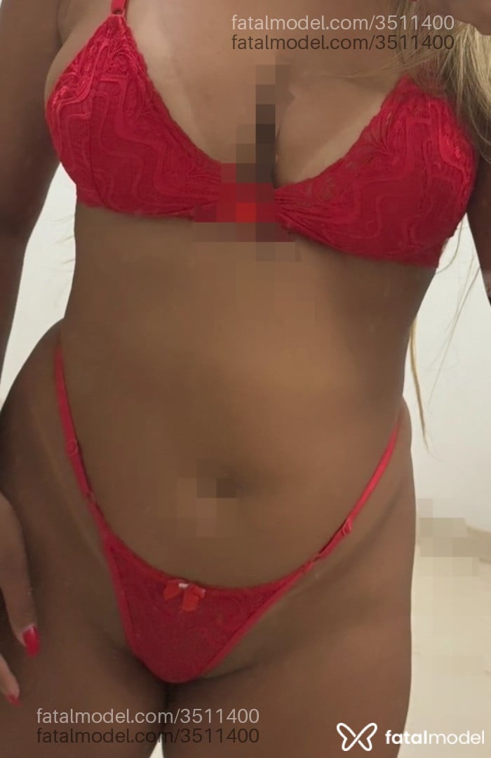 Acompanhante mulher loira (o) de olhos pretos - Luaaa