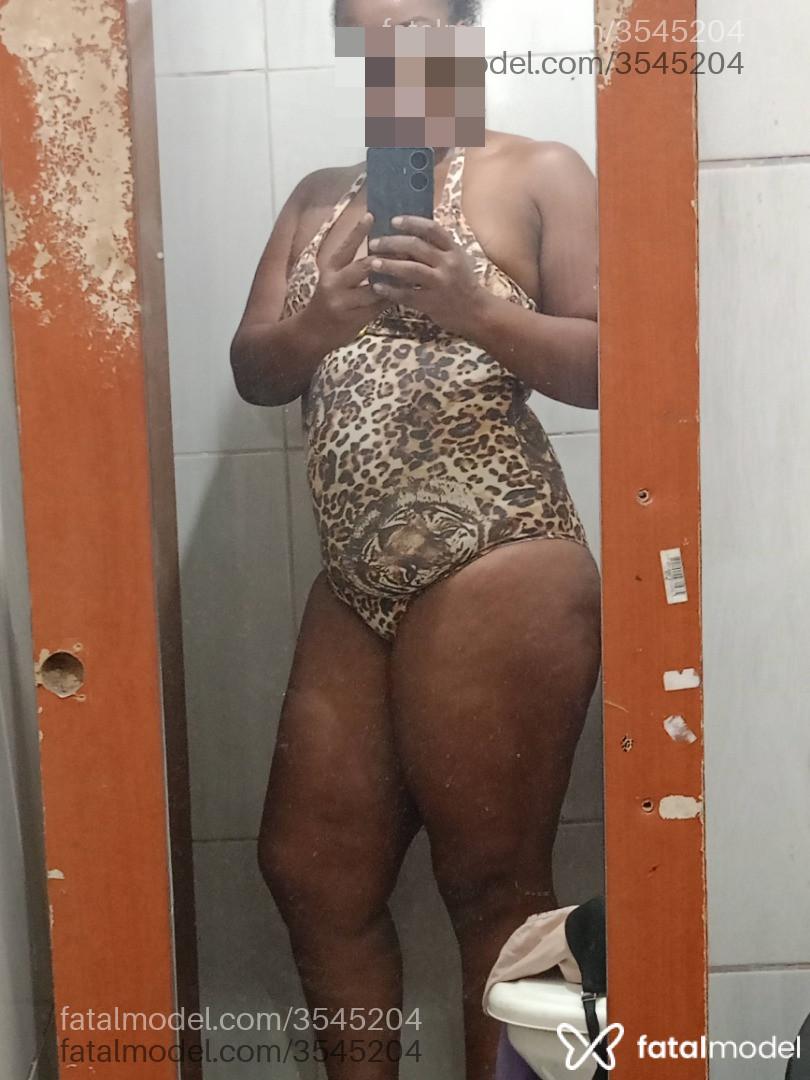 Acompanhante mulher com cabelo castanho de olhos castanhos - Macarena Acompanhante mulher com cabelo castanho de olhos castanhos - Macarena