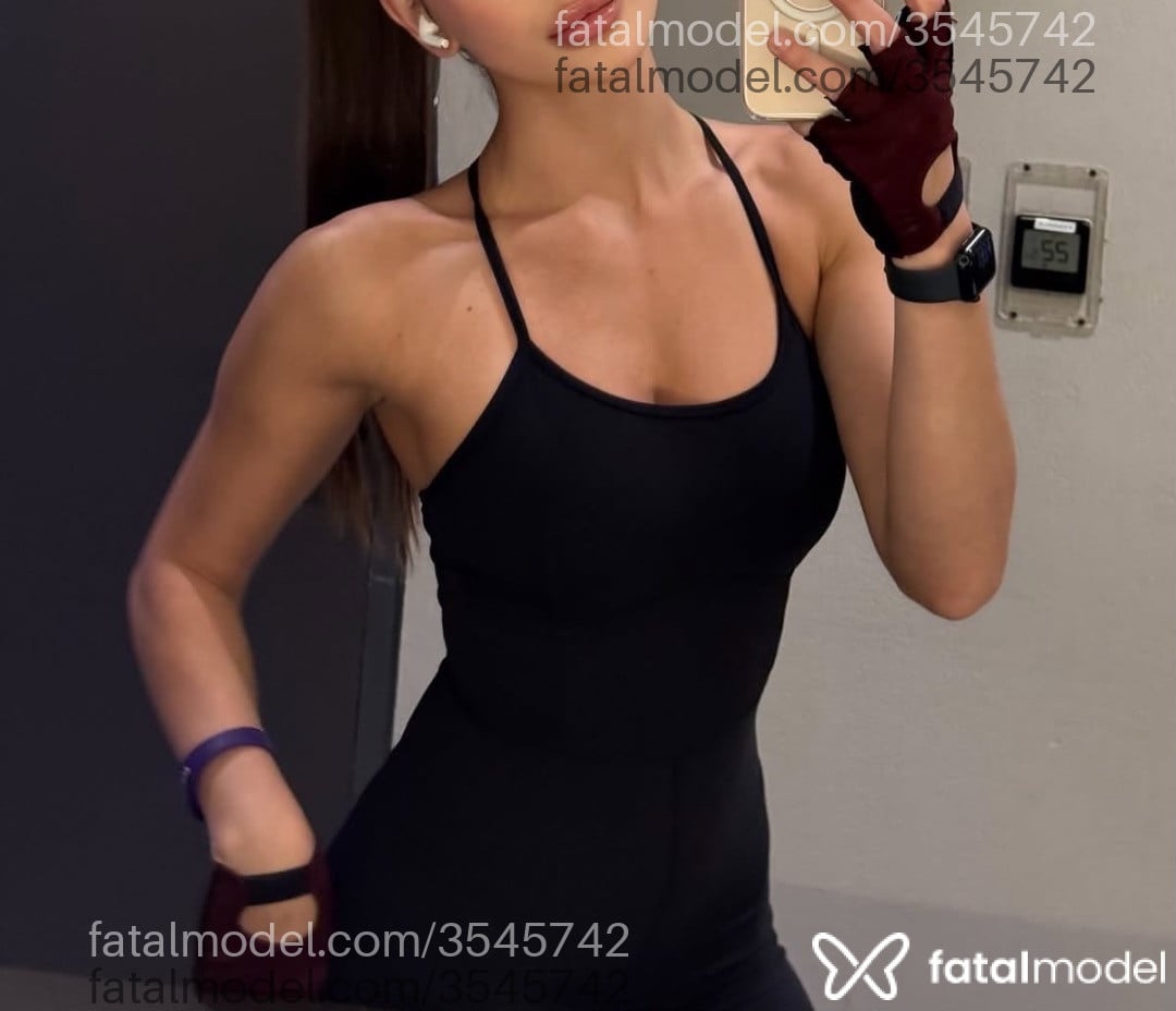 Acompanhante mulher morena (o) de olhos castanhos - Lívia Mendes