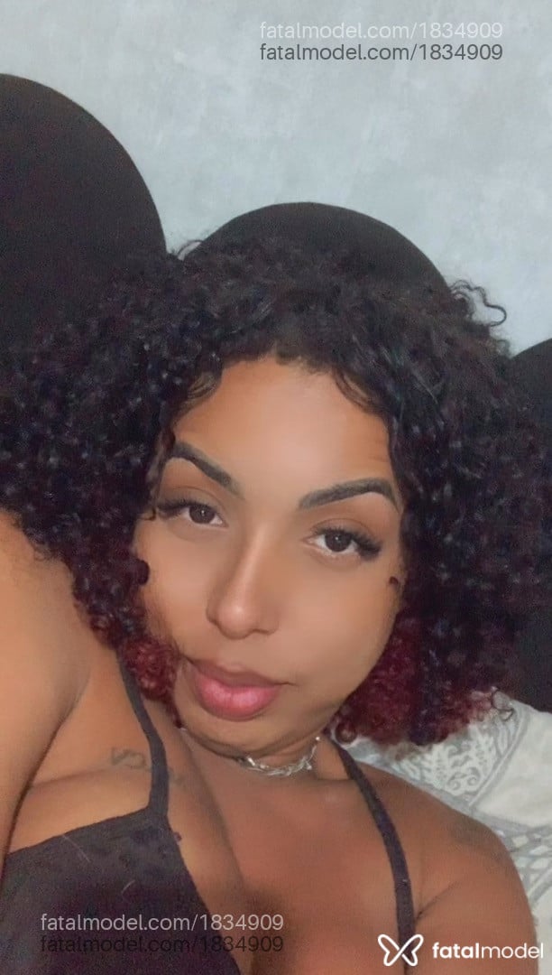 Acompanhante mulher trans morena (o) de olhos castanhos - Diana Acompanhante mulher trans morena (o) de olhos castanhos - Diana