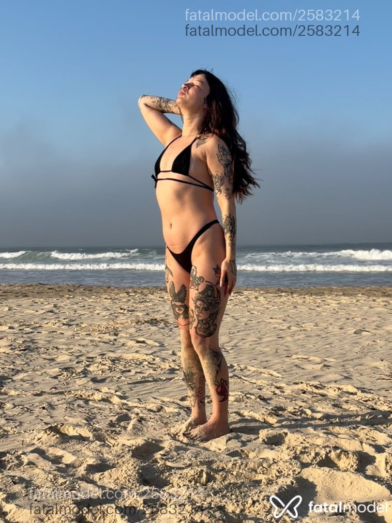 Acompanhante mulher com cabelo castanho de olhos castanhos - Julha