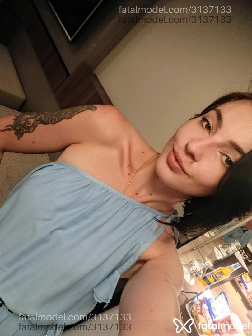 Acompanhante mulher morena (o) de olhos mel - Lili