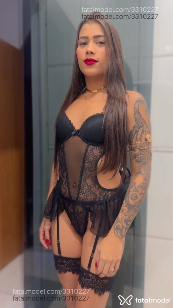 Acompanhante mulher com cabelo castanho de olhos castanhos - Tatah