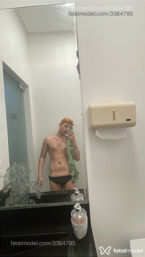 Acompanhante homem com cabelo castanho de olhos castanhos - Blanco