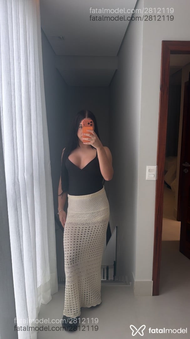 Acompanhante mulher trans com cabelo castanho de olhos castanhos - Luisa