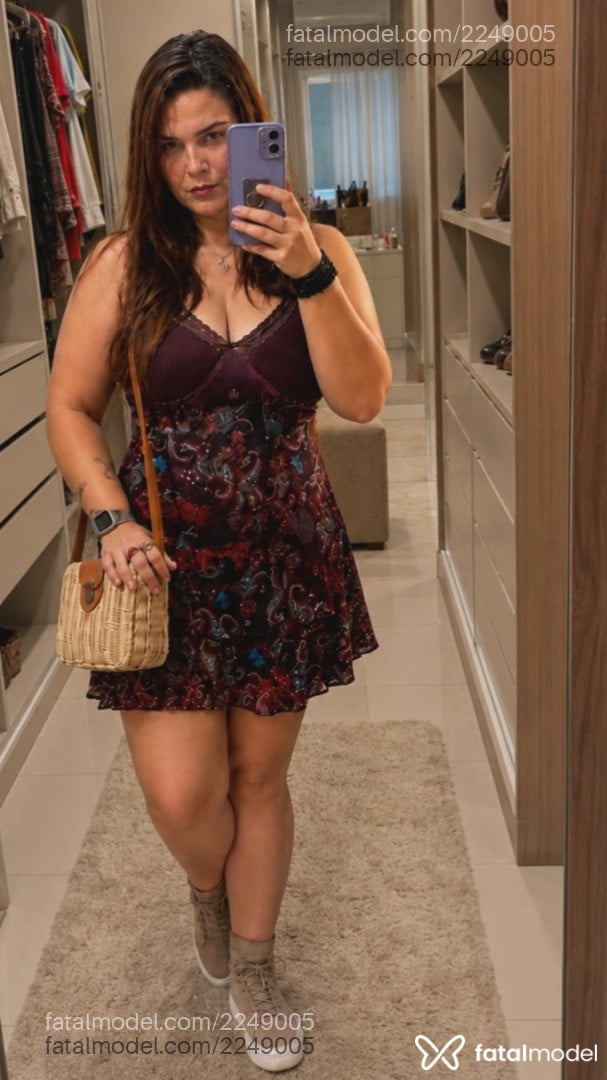 Acompanhante mulher ruiva (o) de olhos castanhos - Holly