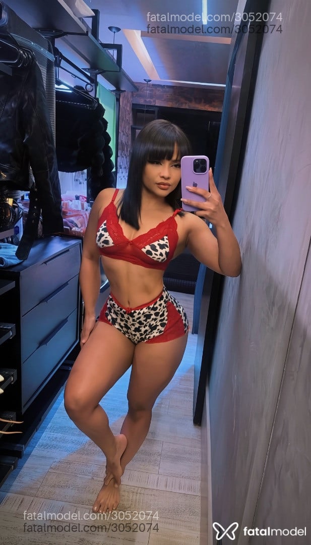 Acompanhante mulher morena (o) de olhos castanhos - Mirella Martinêz