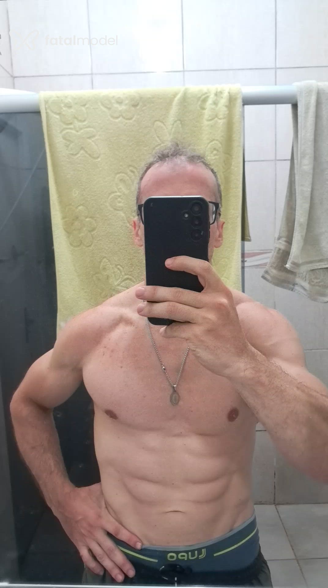 Acompanhante homem morena (o) de olhos castanhos - Fernando