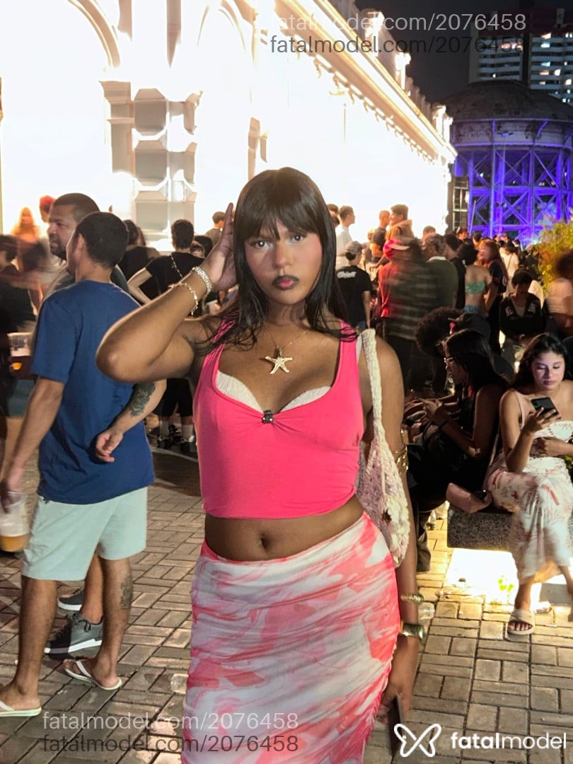 Acompanhante mulher trans morena (o) de olhos castanhos - Iaraa
