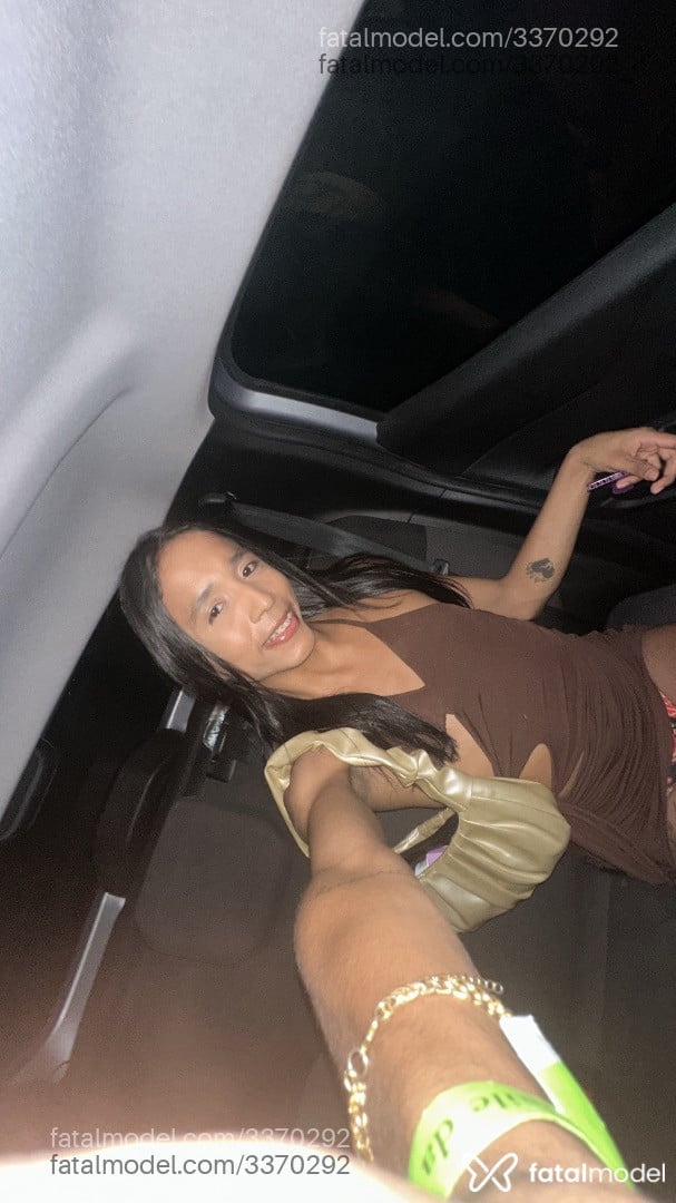 Acompanhante mulher trans morena (o) de olhos castanhos - Maya Victoria