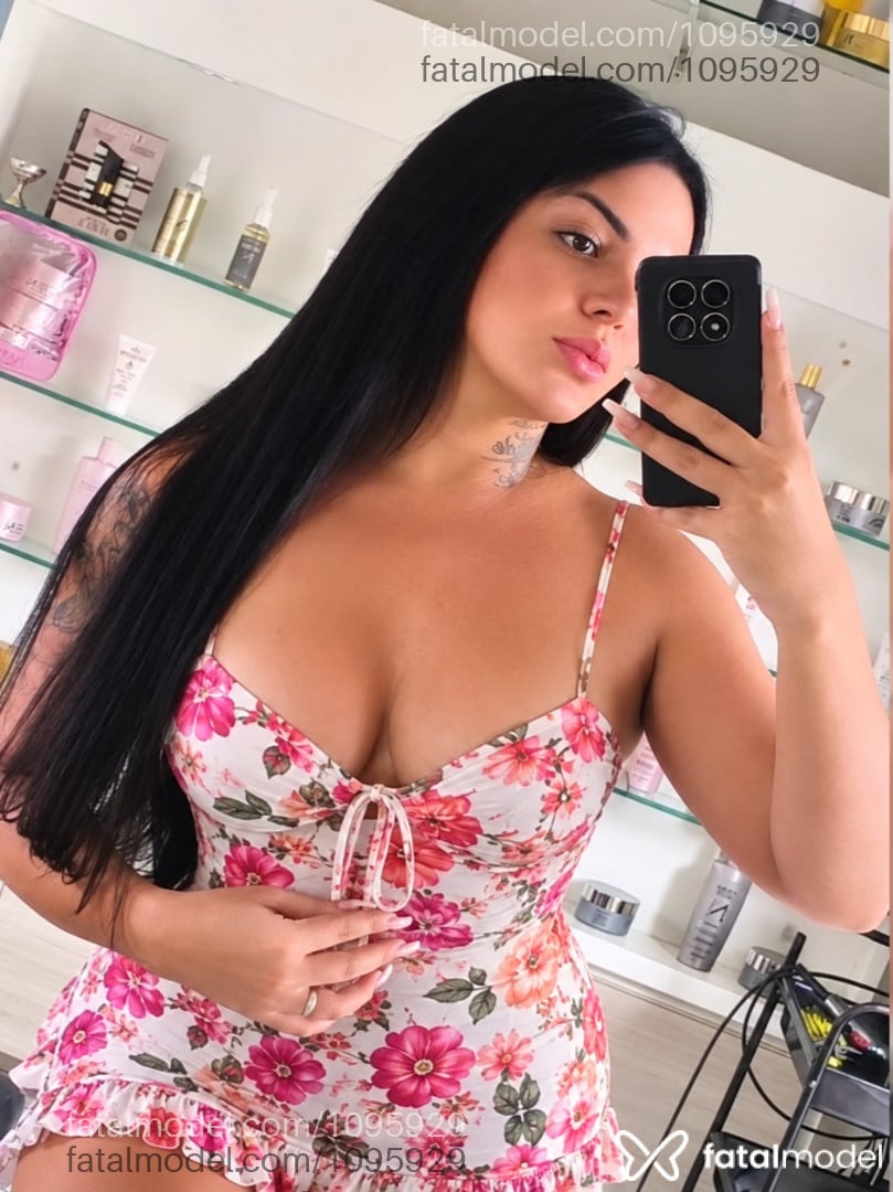 Acompanhante travesti com cabelo castanho de olhos castanhos - Paulina Oliveira
