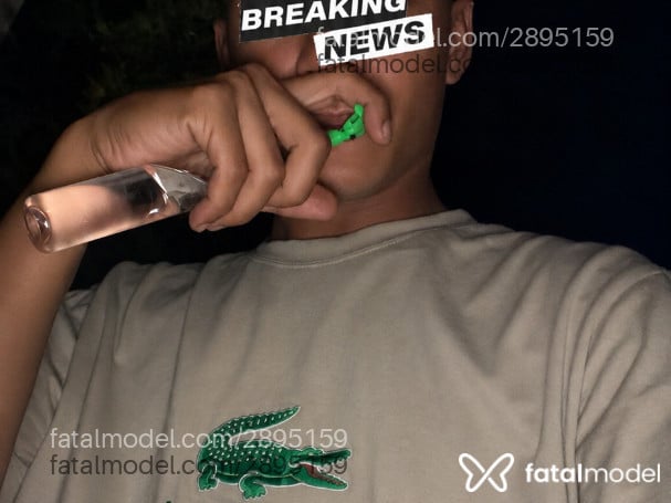 Acompanhante homem loira (o) de olhos castanhos - Menor