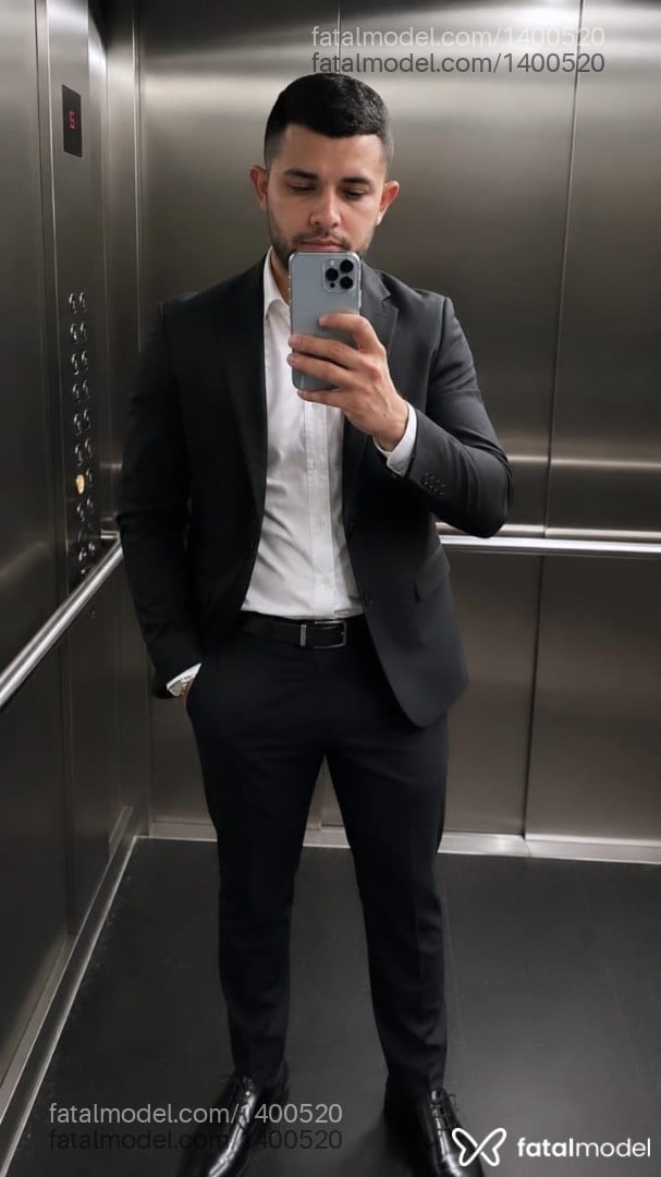 Acompanhante homem morena (o) de olhos castanhos - Leoon
