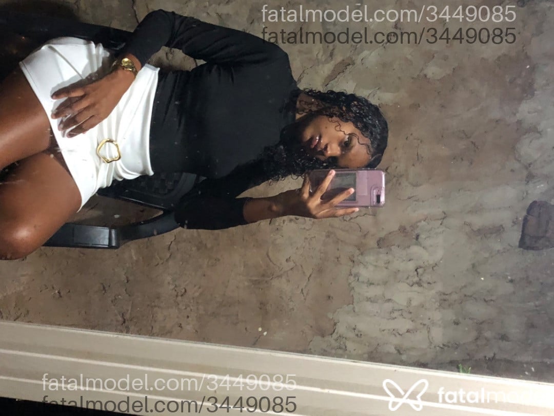 Acompanhante mulher morena (o) de olhos pretos - Kelly Cristina