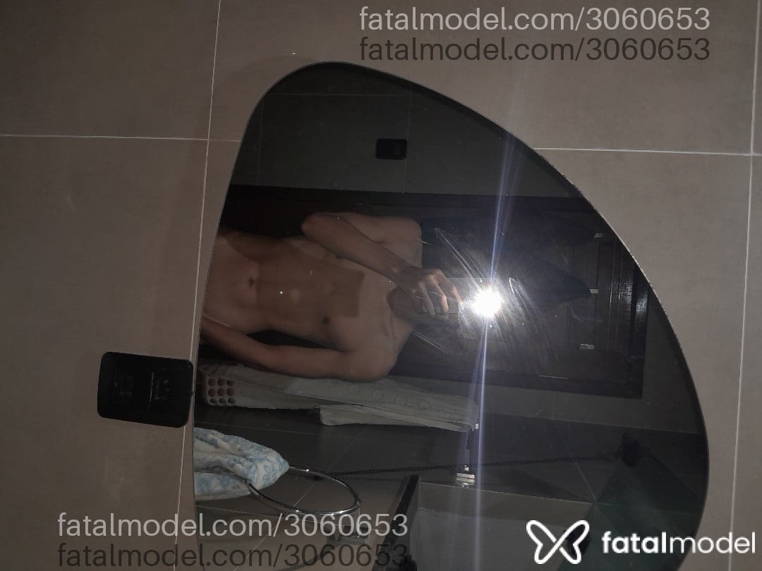 Acompanhante homem com cabelo castanho de olhos castanhos - Alexandre