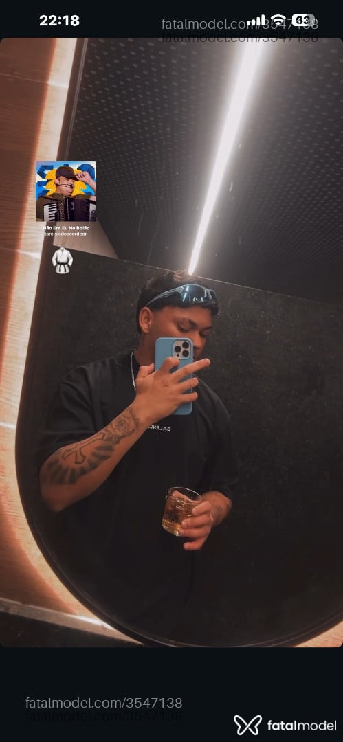 Acompanhante homem com cabelo castanho de olhos castanhos - Alisson